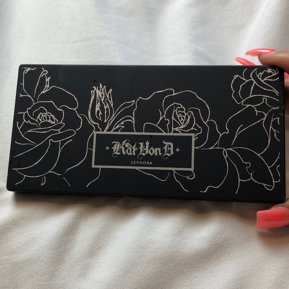 Kat Von D true romance eyeshadow palette